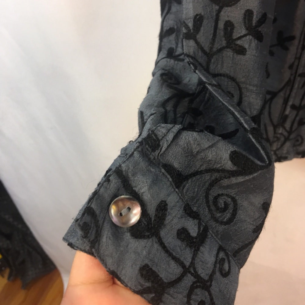 CHICO'S 1 Design Silk Shirt Floral Embroidered S/M - Picture 2 of 6